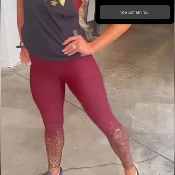 Beyond yoga burgundy& gold high waisted leggings! ✨🧘‍♀️✨ - Picture 6 of 9